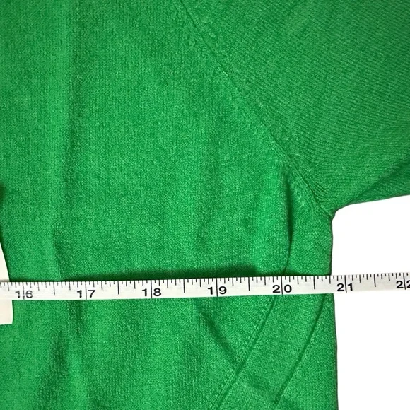 A New Day Women’s Medium Button Down Cardigan Sweater Bright Kelly Green V-Neck - Picture 12 of 13